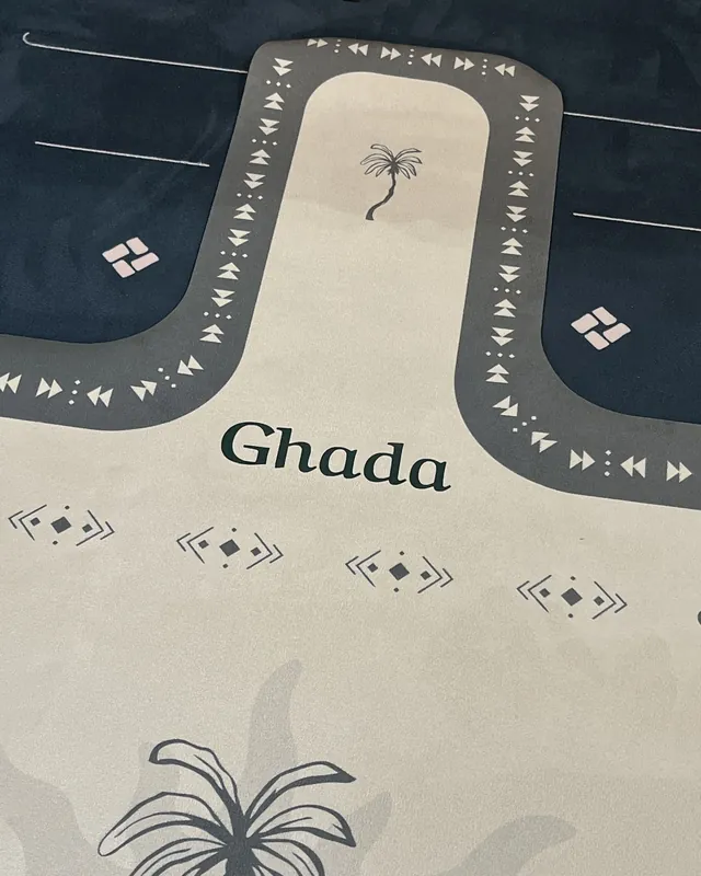 سجادة ريفورمر مطبوع عليها «Ghada»